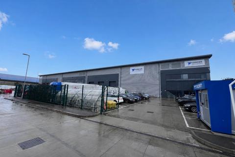 Distribution warehouse to rent, Station Appr Waltham Cross EN8 7LX