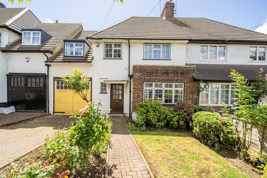 Detached house exterior, driveway, garage