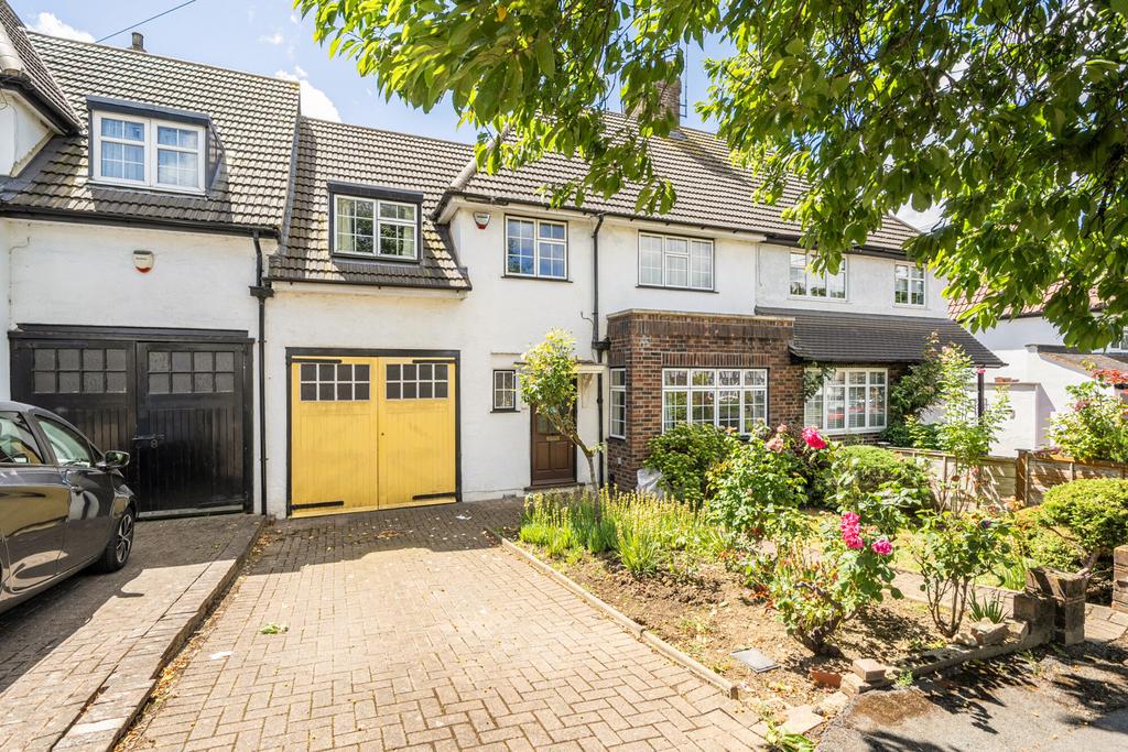 Detached house exterior, driveway, garage