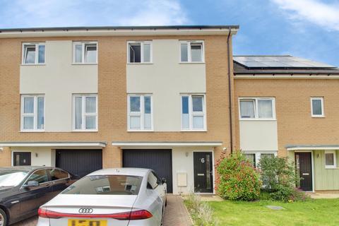 Terraced house - Chapman Avenue, Peterborough PE3