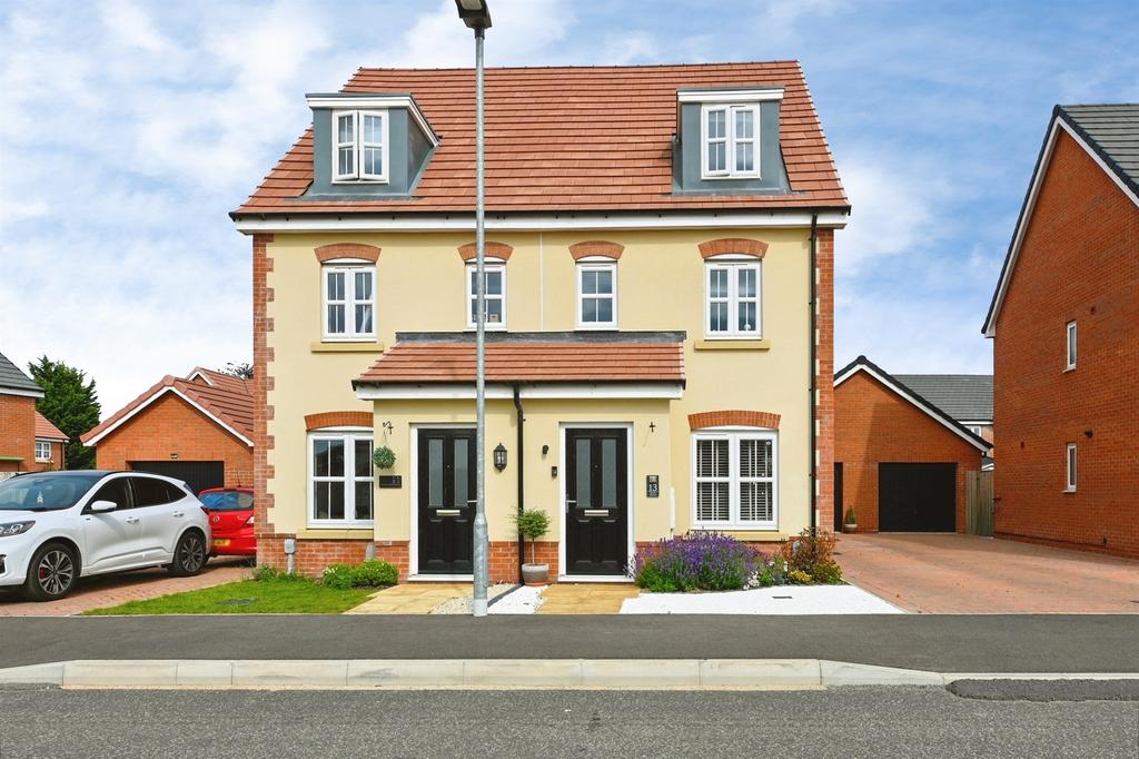 3 bedroom semi-detached house for sale