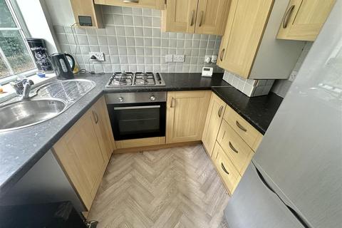 1 bedroom semi-detached bungalow for sale, Kirkgate, Hanging Heaton, Batley