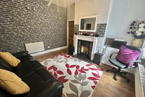 1 bedroom semi-detached bungalow for sale, Kirkgate, Hanging Heaton, Batley