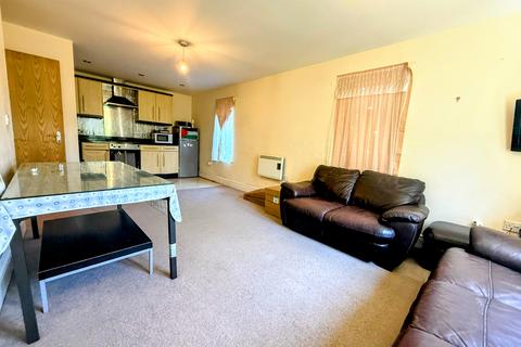 2 bedroom flat to rent, Moorlands Avenue West, DEWSBURY