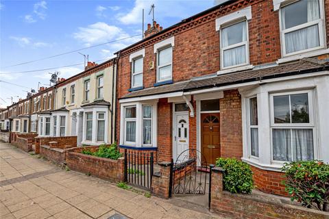 Terraced house - St. Leonards Road, Northampton, NN4