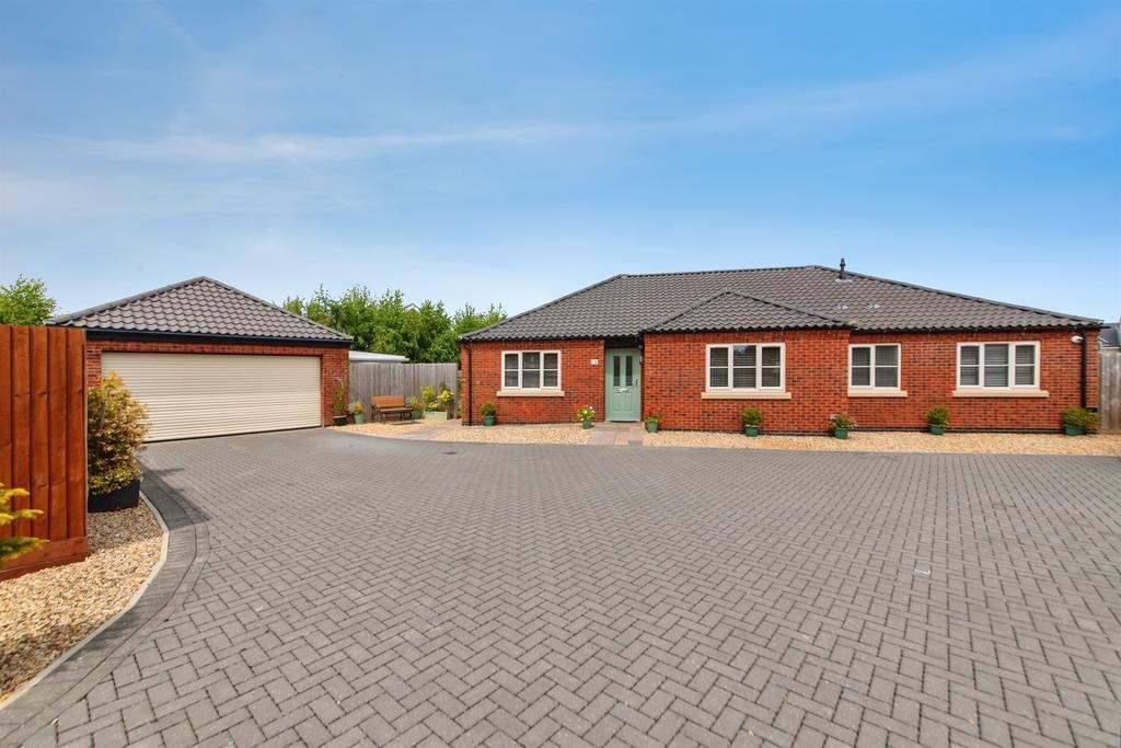 3 bedroom detached bungalow for sale