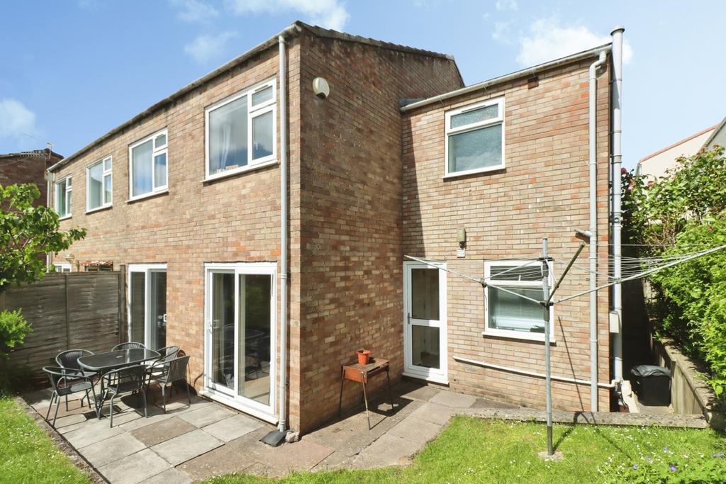 6 bedroom semi-detached house for sale