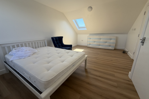 1 bedroom in a flat share to rent, Maryland, N22