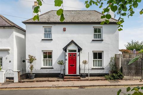 HIGHLANDS ROAD, SOUTH LEATHERHEAD, KT22