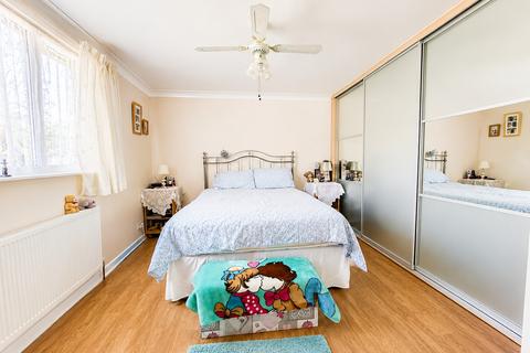 3 bedroom bungalow for sale, Carisbrooke Road, Gosport