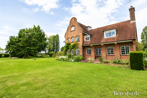 6 bedroom detached house to rent, Stock Lane, CM4