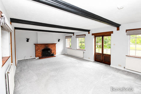6 bedroom detached house to rent, Stock Lane, CM4