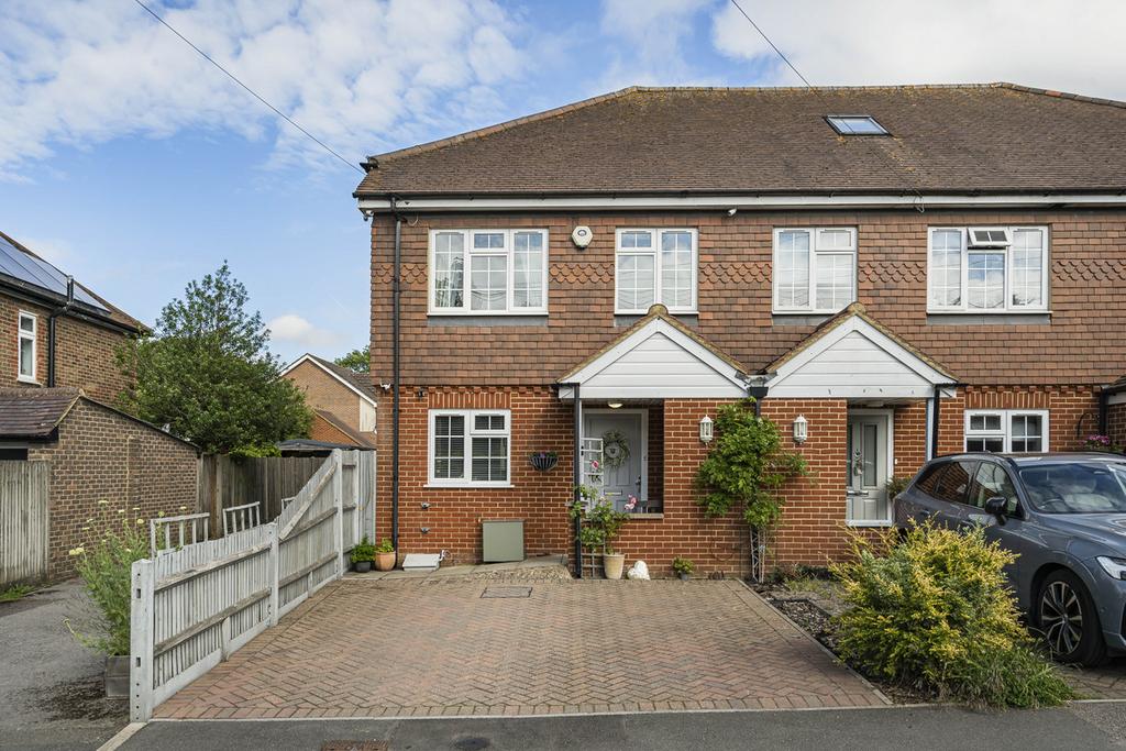 4 bedroom end of terrace house for sale in Lower Kingswood on OnTheMarket