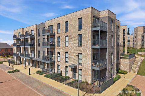 2 bedroom flat to rent, Luctons Close, Loughton IG10