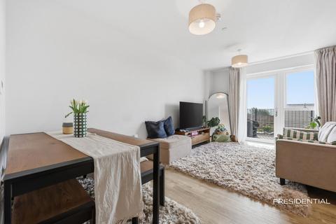 2 bedroom flat to rent, Luctons Close, Loughton IG10