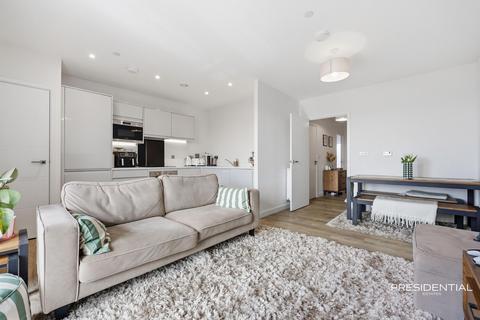 2 bedroom flat to rent, Luctons Close, Loughton IG10