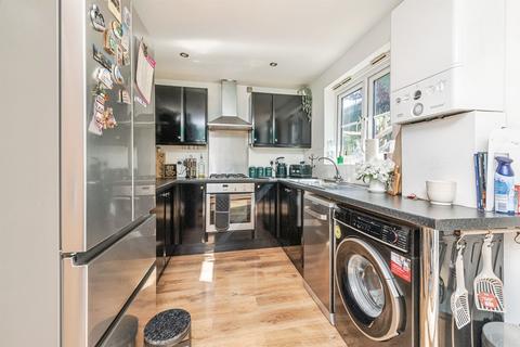 3 bedroom terraced house for sale, Greenfield View, Batley