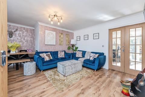 3 bedroom terraced house for sale, Greenfield View, Batley