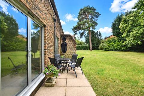 2 bedroom apartment for sale, Stroudwater Park, Weybridge, KT13
