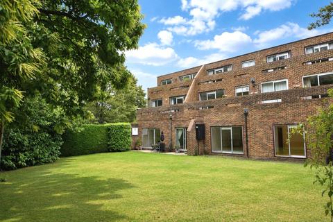 2 bedroom apartment for sale, Stroudwater Park, Weybridge, KT13