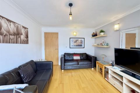 2 bedroom flat for sale, Ambleside Close, London