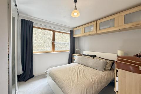 2 bedroom flat for sale, Ambleside Close, London