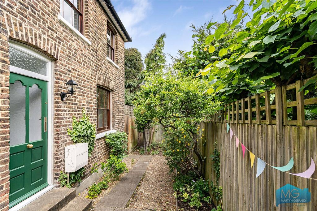 3 bedroom end of terrace house for sale