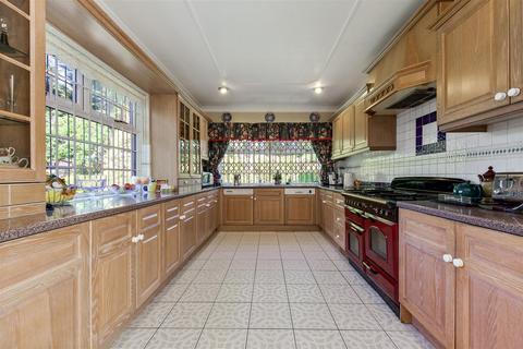 4 bedroom detached house for sale, Amery Road, Harrow