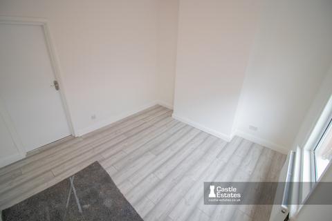 3 bedroom terraced house for sale, Thurman Street, NOTTINGHAM, NG7 5AU
