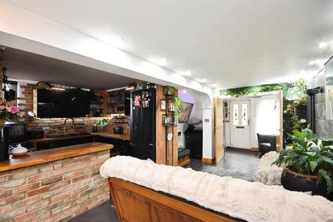 3 bedroom character property for sale, Ockendon Road, Upminster