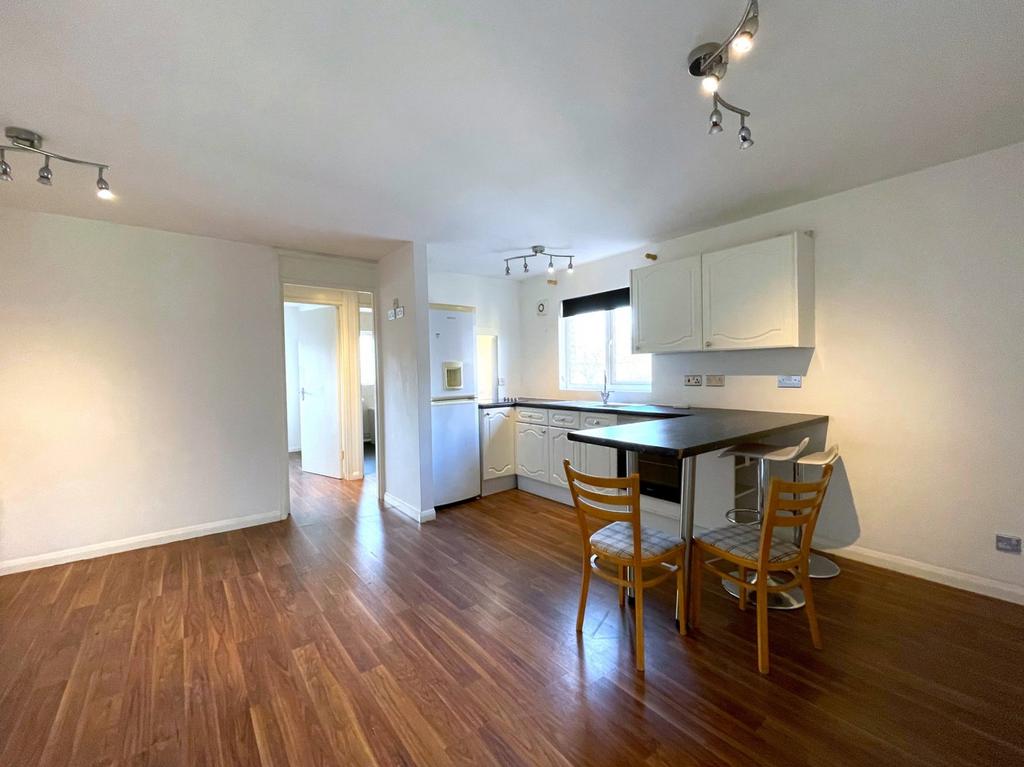 Apartment in Hayes - View 3