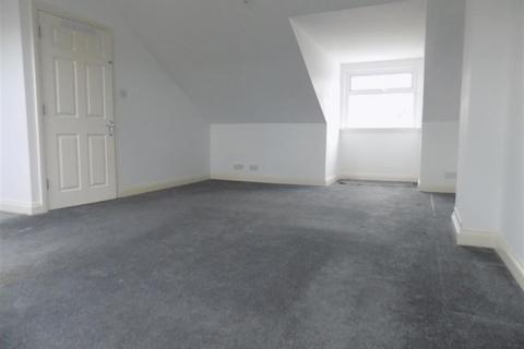 3 bedroom flat to rent, Silverdale Road, Balmoral House, BN20
