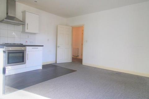 3 bedroom flat to rent, Silverdale Road, Balmoral House, BN20