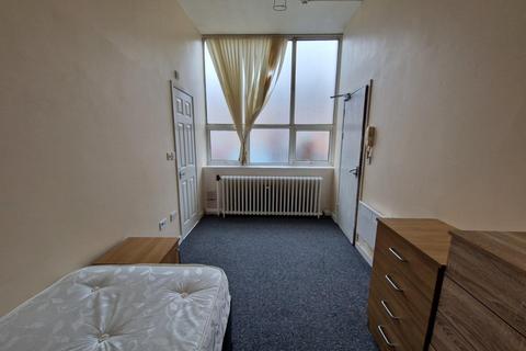 1 bedroom in a house share to rent, Mitford Street, Stretford, Manchester, M32 8AQ