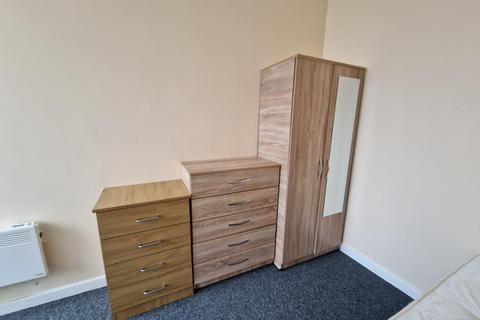1 bedroom in a house share to rent, Mitford Street, Stretford, Manchester, M32 8AQ