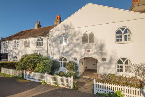 Giggs Hill Road, Thames Ditton KT7
