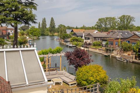 Riversdale Road, Thames Ditton KT7