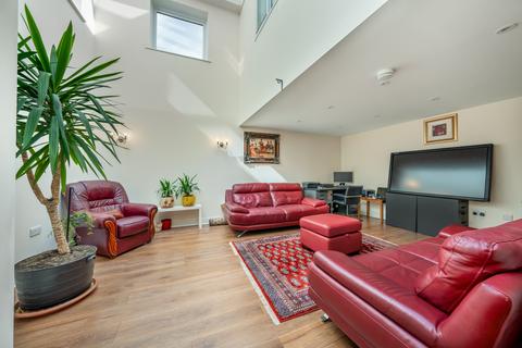 3 bedroom penthouse for sale, Ovaltine Drive, Kings Langley, WD4