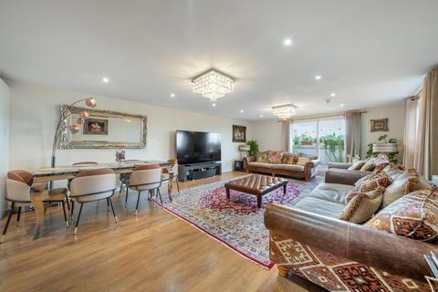 3 bedroom penthouse for sale, Ovaltine Drive, Kings Langley, WD4