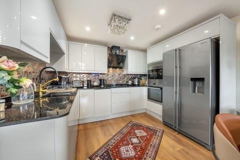 3 bedroom penthouse for sale, Ovaltine Drive, Kings Langley, WD4