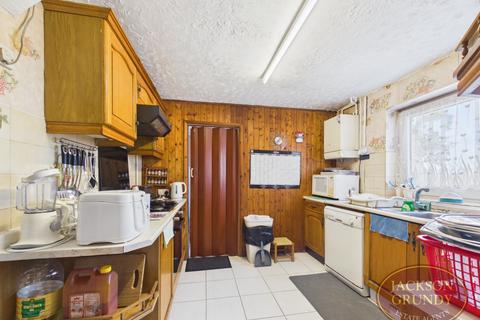 4 bedroom semi-detached house for sale, West Mead Court, Standens Barn, NN3 9DB