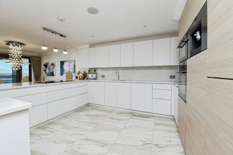 3 bedroom flat for sale, The Leas, Westcliff-on-Sea, Essex, SS0