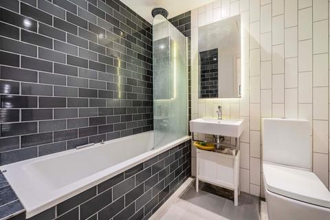 Studio for sale, Admiralty Avenue, London E16