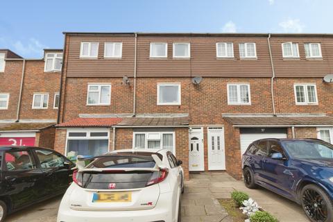 Woolf close, Thamesmead, SE28