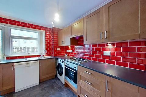 3 bedroom terraced house to rent, Plantation Square, Glasgow, G51