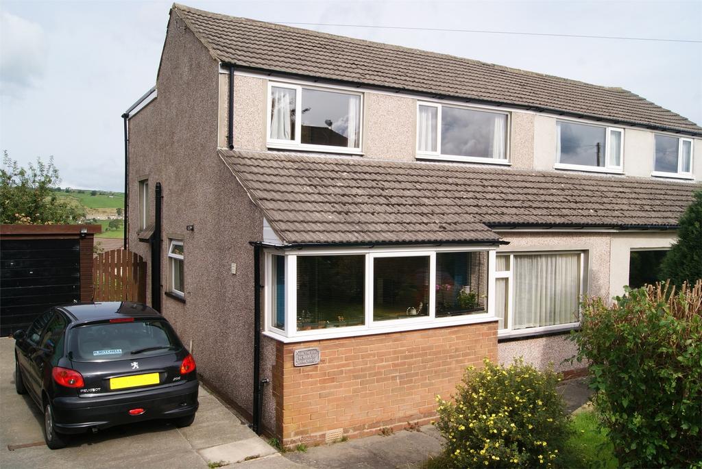 Wheathead Crescent, KEIGHLEY, EXLEY HEAD, West Yorkshire 3 bed semidetached house £149,950