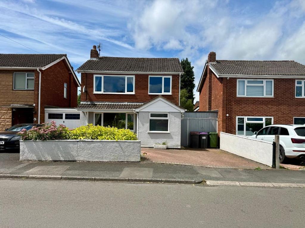3 bedroom link detached house for sale