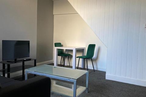 3 bedroom terraced house to rent, Lovaine Street, Middlesbrough
