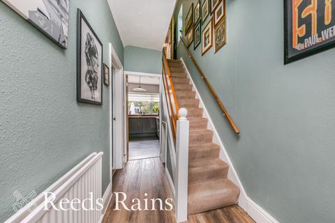 3 bedroom semi-detached house for sale, Maple Avenue, Cheshire SK11