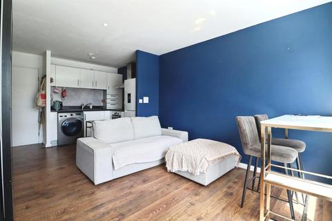 Studio for sale, Heol Glan Rheidol, Cardiff